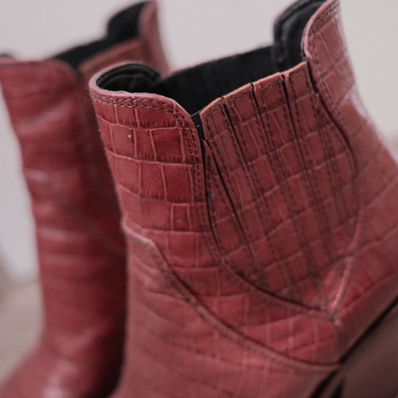 Rebecca Minkoff Red Chelsea Crocodile Embossed Leather Ankle Boots - Picture 2 of 4